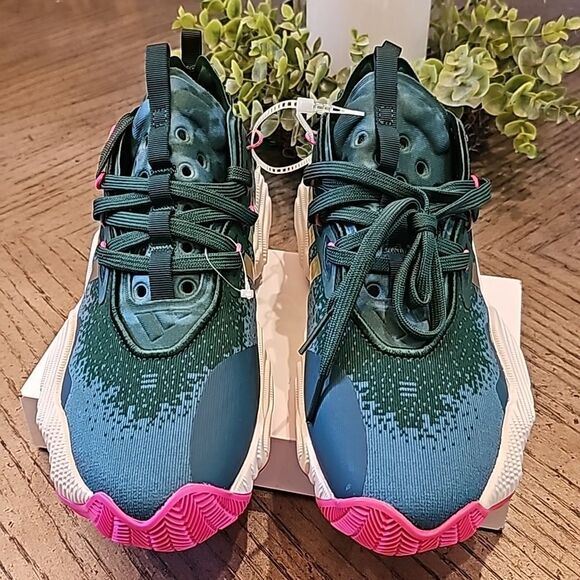 Adidas Trae Young size 5 boys or 7 womens NWOT - Picture 2 of 11